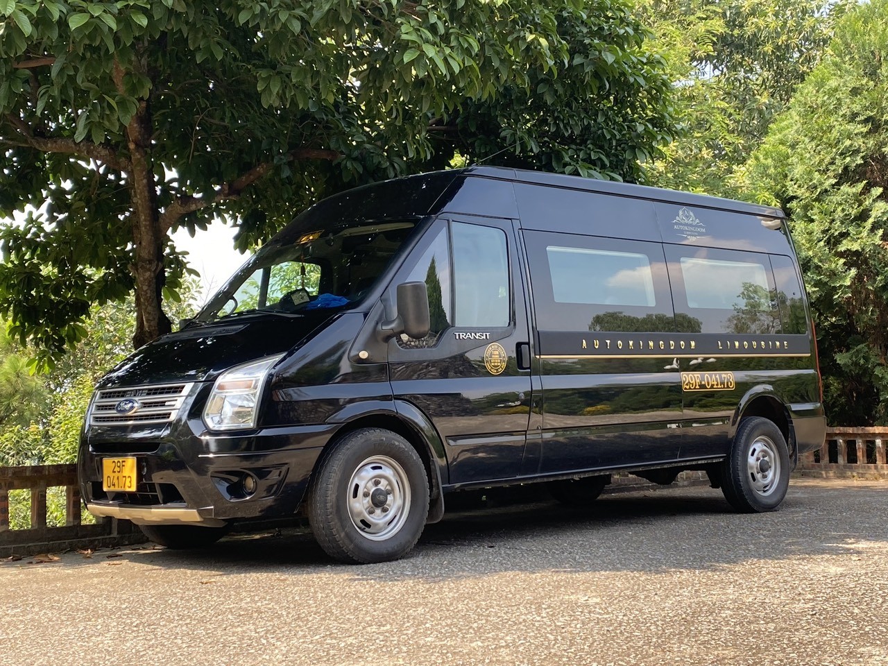 đặt xe limousine đi sân bay nội bài