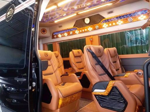 thuê xe limousine đi sân bay nội bài