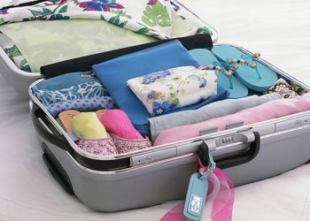 Cẩn Thận Không nên xách đồ hộ tại sân bay Nội Bài