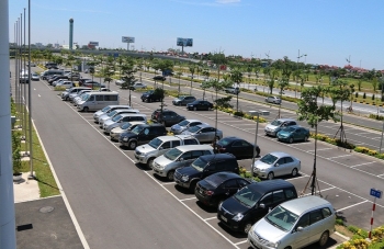 Bãi đỗ xe ô tô tại sân bay quốc tế Nội Bài Hà Nội